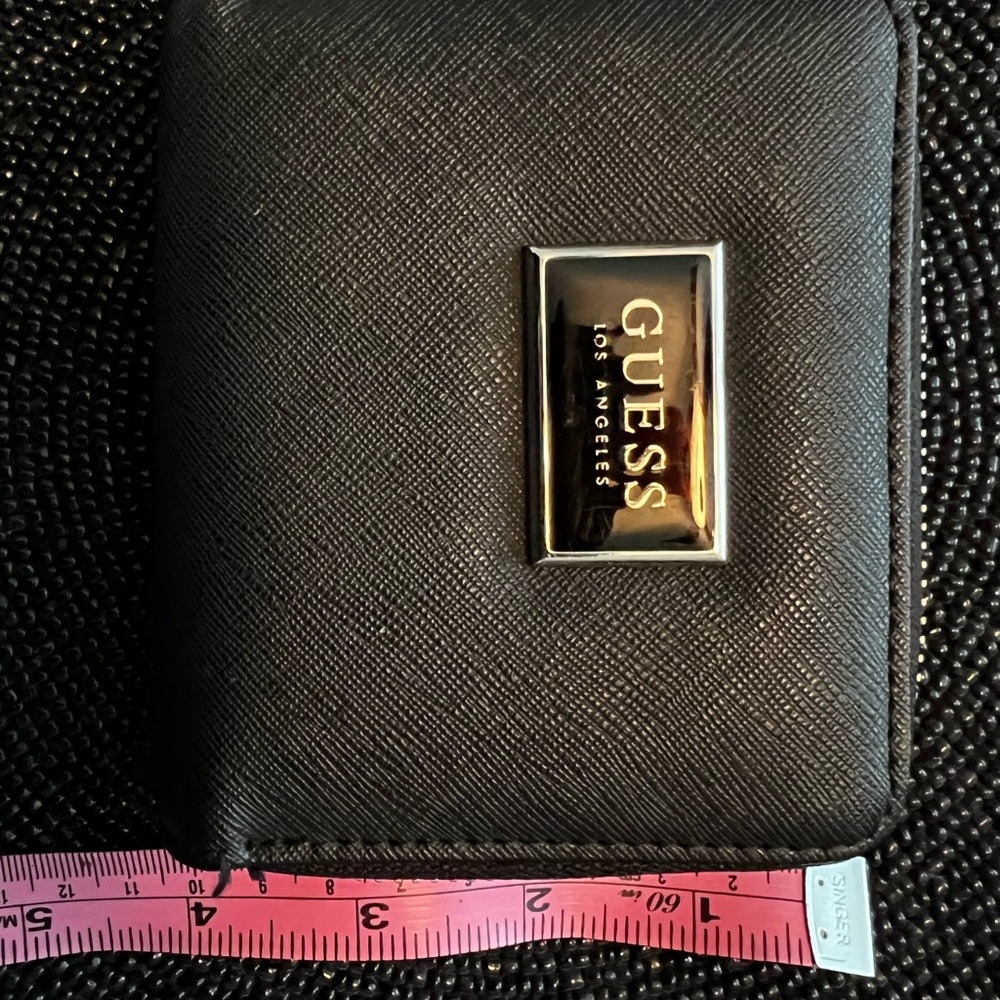 Guess Wallet - Picture 6 of 7